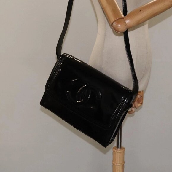 CHANEL Handbags - CHANEL Shoulder Bag Enamel Black Gold CC Auth